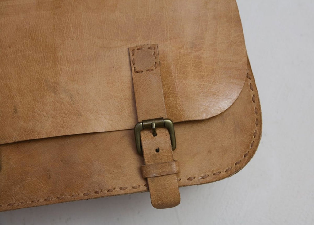 Bolso de Cuero Savannah.Savannah Leather Saddle Bag. Nkuku. Accesorios. Clothing accessories. Nomad Estilo.